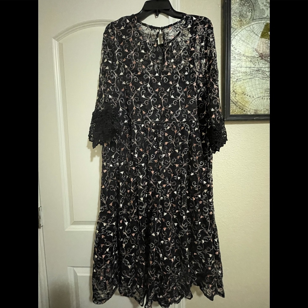 Lace midi dress